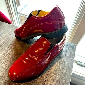 Like New Women’s Nike Golf Shoes Red Patent Leather Size 7.5 Color Red